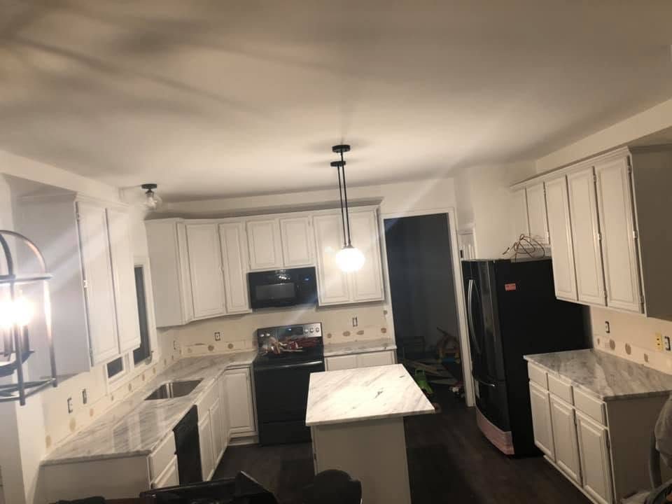 White kitchen with matching island and perimeter